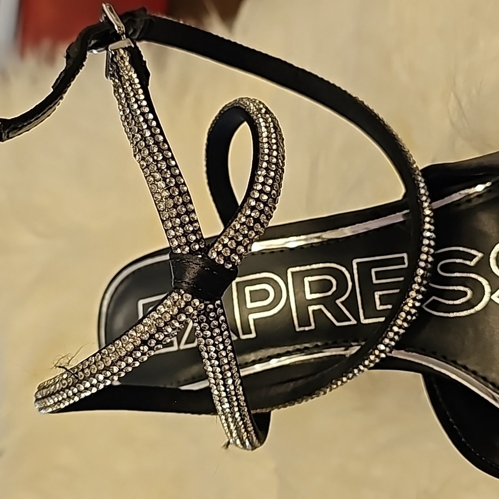 Black Slingback Heels - Picture 3 of 9